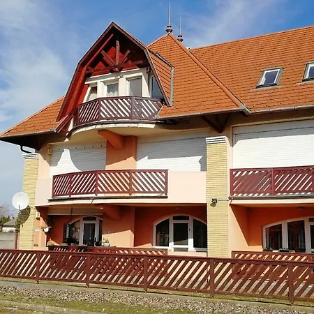 Διαμέρισμα Lelle Grand Apartman